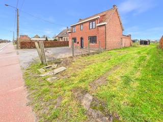 Aan de verbindingsweg tussen Terkoest en Stevoort vinden we deze gezinswoning op een zuidwestelijk gelegen perceel van 8a 84ca.Dankzij de centrale...