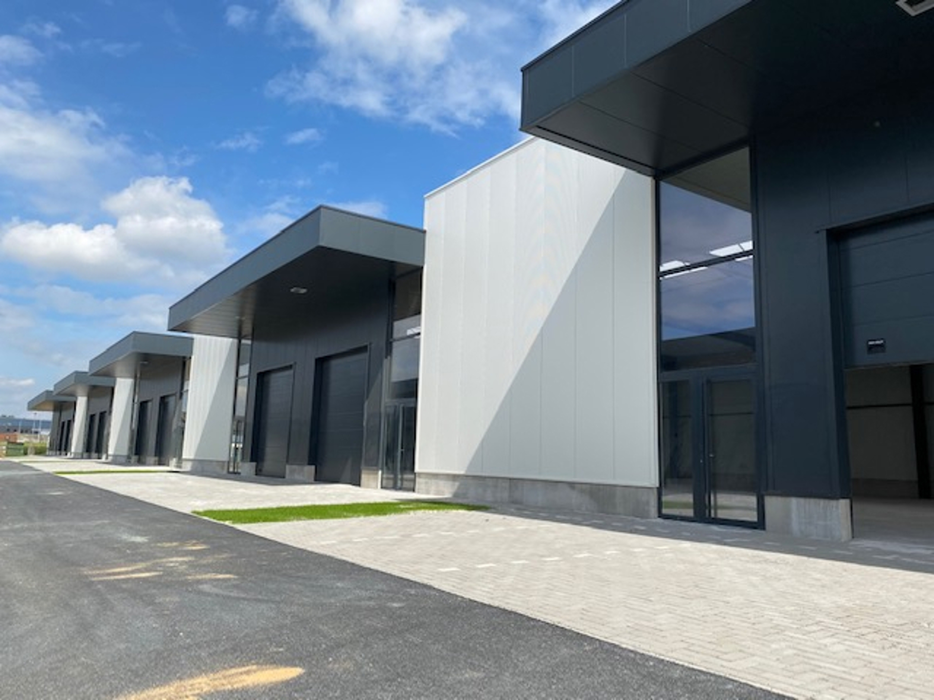 Nieuw magazijn +/- 164 m² te huur op Achêne. - foto 5