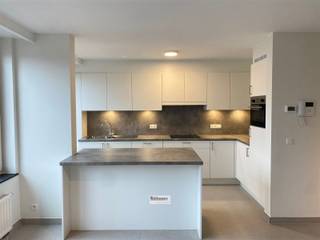 <p><span>Volledig gerenoveerd appartement gelegen vlakbij het centrum van Mariaburg. Beschikbaar 1 december 2026.</span></p><p><span> </span></p><p><span>Dit appartement werd zeer kwalitatief vernieuwd en is als volgt ingedeeld: living met open keuken, toilet met handenwasser, badkamer met douche, 2 slaapkamers en Zuidgericht terras. Op het gelijkvloers nog een individuele berging en een autostaanplaats.</span></p><p><span> </span></p><p><span>Bijzonderheden:</span></p><p><span>Pvc ramen met hoogrendementsglas </span></p><p><span>Dak werd vernieuwd en geïsoleerd </span></p><p><span>Videofoon </span></p><p><span>Alle nutsvoorzieningen zijn individueel </span></p><p><span>instapklaar: volledig geschilderd - lichtarmaturen met led verlichting </span></p><p><span>Zuidgericht terras</span></p><p><span>autostaanplaats</span></p><p><span> </span></p>
