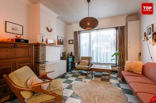 Deze te renoveren woning ligt op een centrale locatie nabij het centrum van Sleidinge, op korte afstand van winkels, scholen en openbaar vervoer.Op...