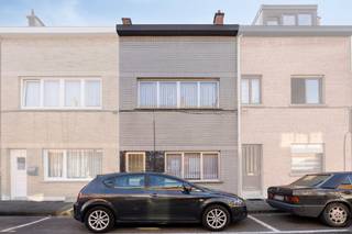 With a living area of 142 m², this house offers a surprising amount of space. The house has been carefully maintained over the years, with...