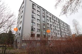 Dit lichtrijk hoekappartement beschikt over een living met een open keuken, een badkamer (met lavabo, toilet en ligbad met douchemogelijkheid) en...