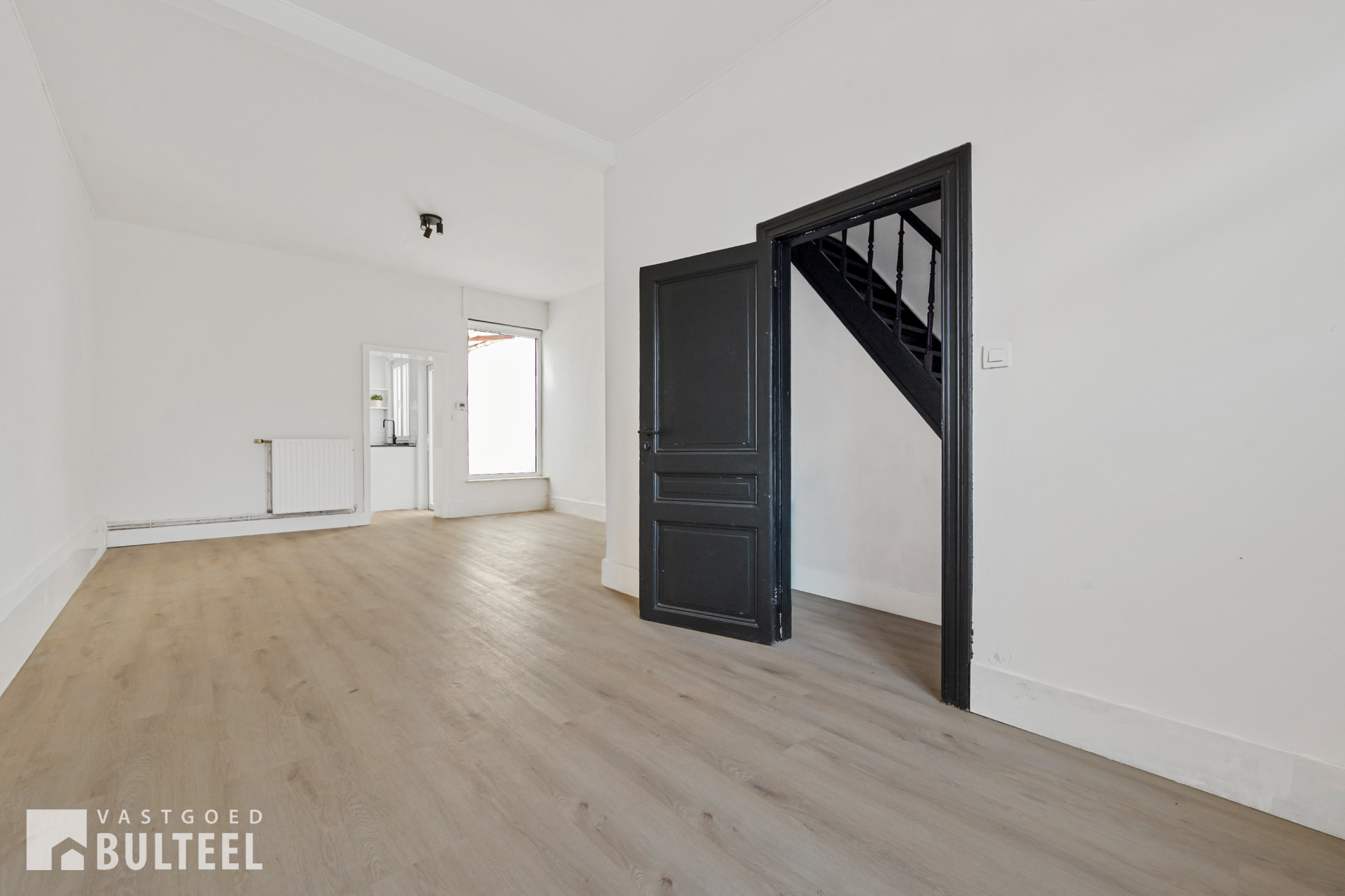 Recent vernieuwde woning met tuin en 3 slaapkamers. - foto 3