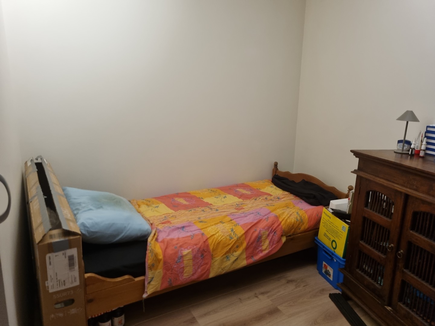 Stijlvolle studio met open leefruimte en aparte slaaphoek - foto 4