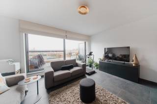 Dit instapklare duplex appartement met een bewoonbare oppervlakte van 102 m² combineert ruimte, comfort en een centrale ligging. Met 3...