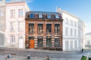 Situé à quelques mètres de la Grand Place de Mons, cet immeuble mixte (maison + rez-de-chaussée commercial) à rénover offre un intéressant...