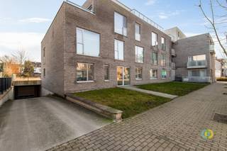 Cet appartement au rez-de-chaussée est situé dans un quartier résidentiel calme à Vilvoorde, avec des liaisons faciles vers le Ring et à proximité...