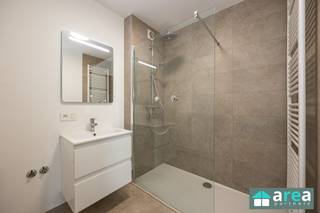 Dit ruim appartement, gelegen in een groene en aangename buurt, biedt een comfortabele ruimte van 94m²! Het appartement bevindt zich in een...