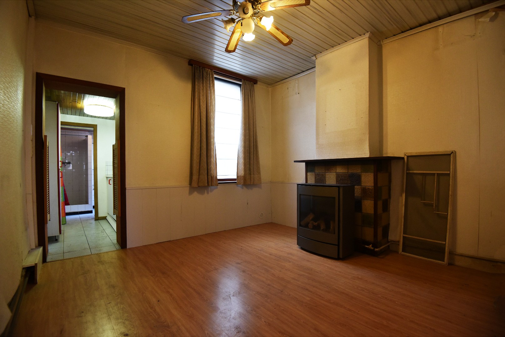 Grondig te renoveren woning maar ! GEEN RENOVATIEPLICHT ! Ideale starterswoning / investeringspand te Gent - foto 1