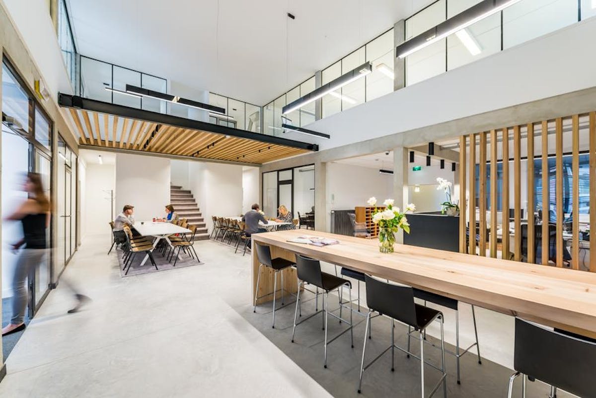 Modern full-service offices (17 m²-51 m²) for rent in Ghent - photo 2
