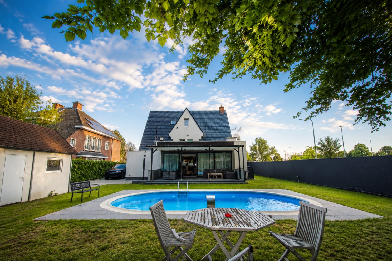 Exclusieve instapklare villa met buitenzwembad, uitzonderlijke leefruimte en 6 slaapkamers op topligging in Sint-Niklaas - foto 5