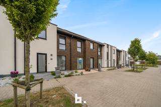 Welkom op het bezoek moment zaterdag 5 juli 2025 10 h -12 hDeze woning is gelegen in rustige wijk en biedt u alle comfort van 2025.Er zijn 4...