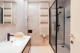 Looking for a cozy city home with everything within easy reach? This charming house combines comfort, a central location, and a bright,...