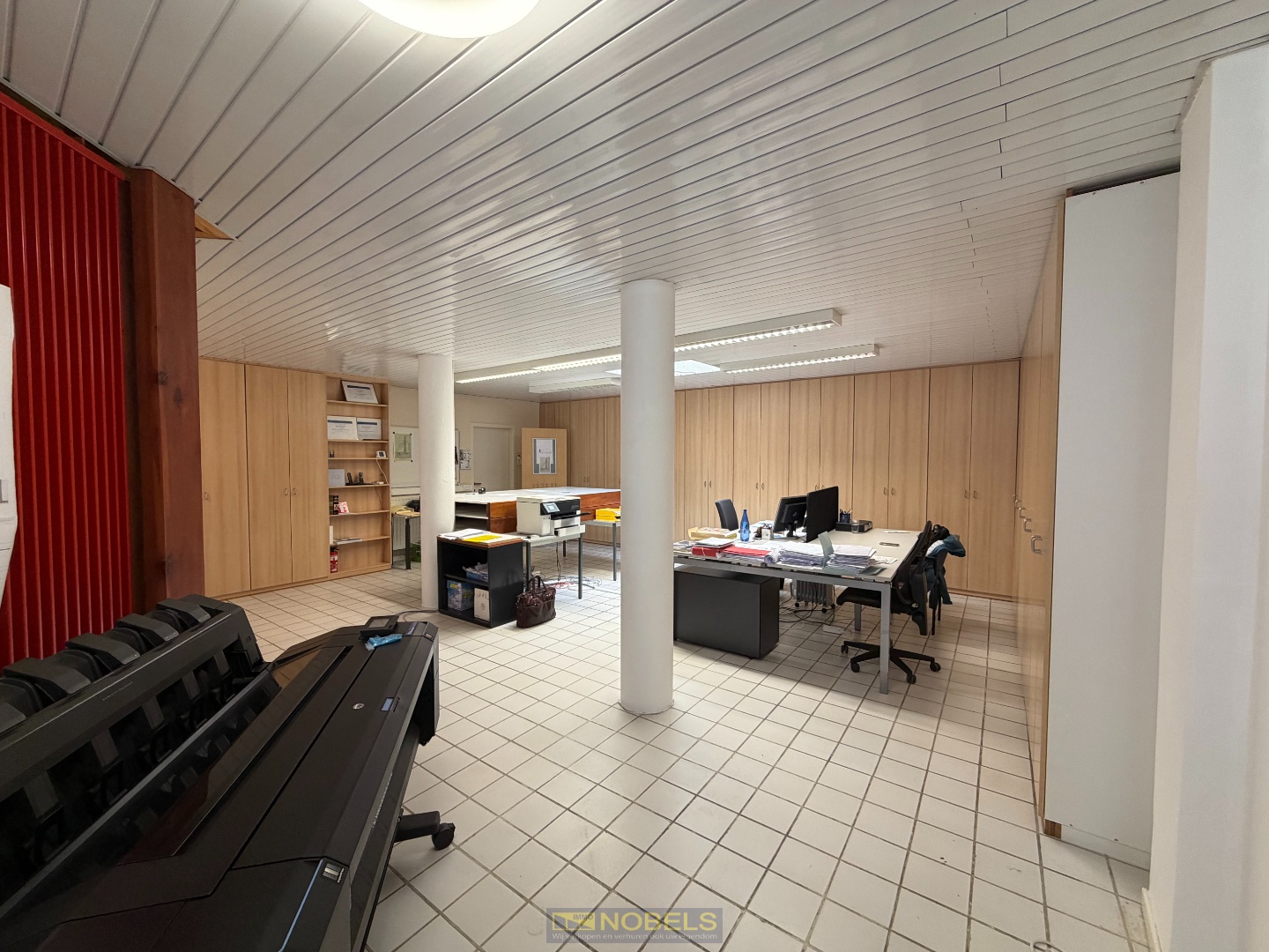 Te huur, commerciële eigendom met visibiliteit en laadpaal nabij E40 - photo 2