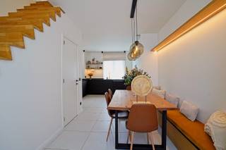 Deze woning werd tot in de puntjes gerenoveerd met oog voor kwaliteit en detail. Alles is tot in de perfectie afgewerkt met duurzame en...