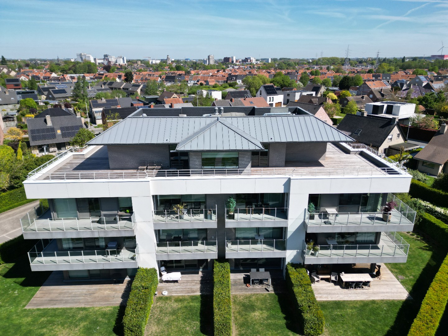 EXCLUSIEF PENTHOUSE AAN HET STERREBOS – WAAR LUXE, RUST EN PANORAMISCHE VERGEZICHTEN SAMENKOMEN - foto 1