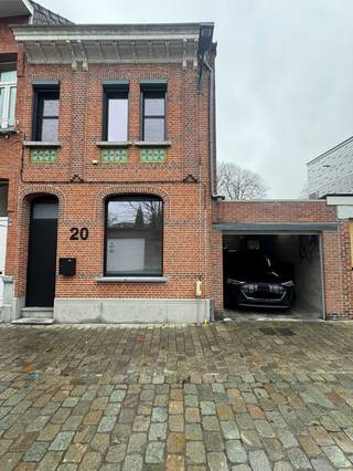 Welkom in deze prachtige, volledig gerenoveerde gezinswoning gelegen in de Kerkstraat 20 te Niel. Deze ruime en energiezuinige woning...