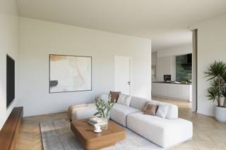 5 slaapkamers, vernieuwbouw én mogelijkheid tot 2% registratie – dit is zo’n woning die je zelden tegenkomt én meteen voelt kloppen.<br />Achter de strakke architectuur schuilt een woning waar ruimte, licht en comfort centraal staan. De lichtrijke leefruimte met open keuken vormt het hart van de woning, met grote raampartijen die binnen en buiten naadloos verbinden.<br />Met zowel een tuin als een ruim dakterras van 21 m² geniet je hier op elk moment van de dag van rust, zon en privacy — een zeldzame combinatie.<br />De woning beschikt over 5 volwaardige slaapkamers, waarvan één met dressing en 2 moderne badkamers, perfect afgestemd op hedendaags wonen.<br />Daarnaast is er een inpandige garage met sectionale poort, wat zorgt voor extra comfort en praktische bergruimte.<br />Ook energetisch zit je hier uitstekend:<br />Energiezuinige vernieuwbouw volgens de geldende EPB-normen, voorzien van zonnepanelen en moderne technieken.<br />Geschatte oplevering: oktober 2026.<br />Dit type woning — met dit volume, afwerkingsniveau en energieprestatie — komt zelden op de markt en blijft doorgaans niet lang beschikbaar.<br />Wacht niet te lang en plan vandaag nog je bezoek. Grondplannen op aanvraag.