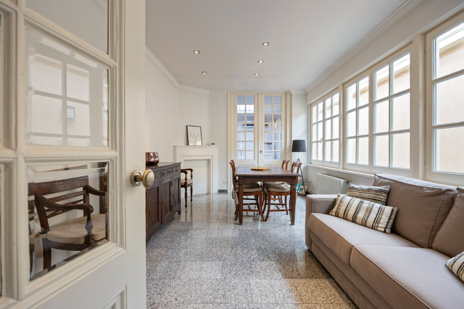 Ruime handelswoning met terras, dubbele garage en 2 parkeerplaatsen in Mol-centrum ! - foto 5