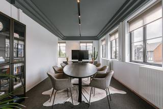 Contacteer Simon op het nummer 0498123708 of simon@vicusvastgoed.beDe kantoorruimte is momenteel verhuurd.In Torhout bevindt zich dit instapklaar...