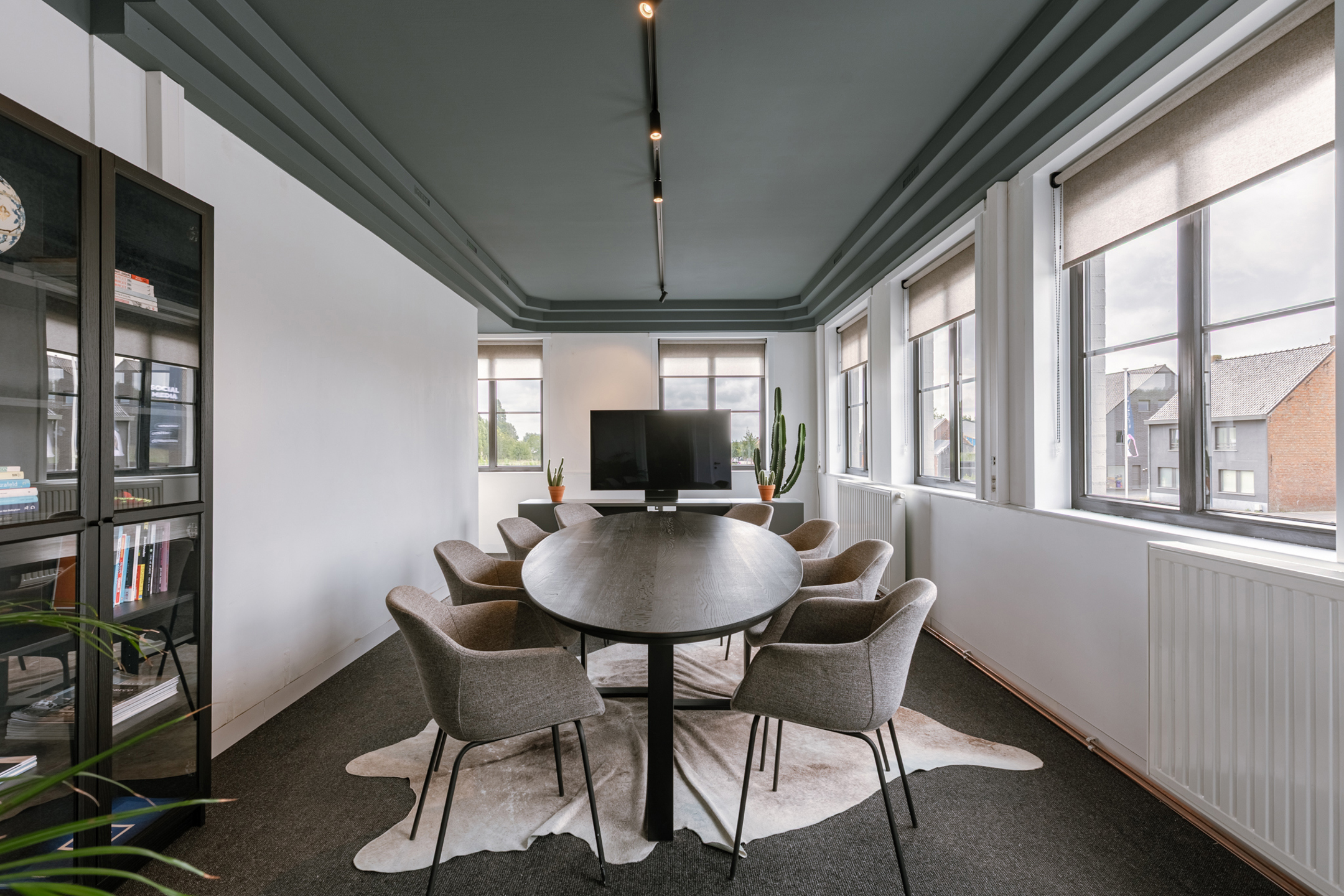 Multi-functioneel kantoor te koop met veel parking! - foto 1