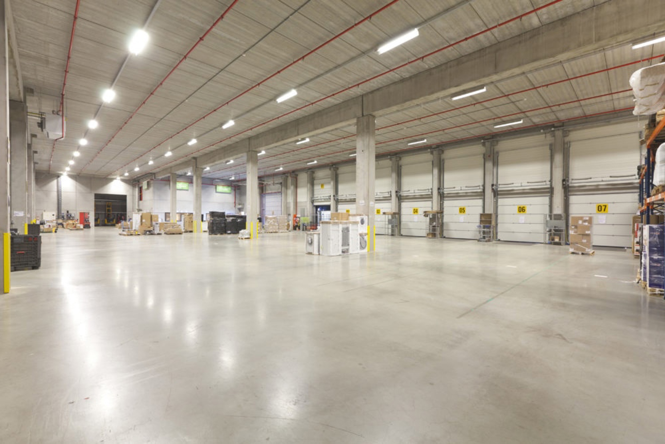 Logistiek bedrijfsgebouw van 14.135m² met 12 loskades - foto 3