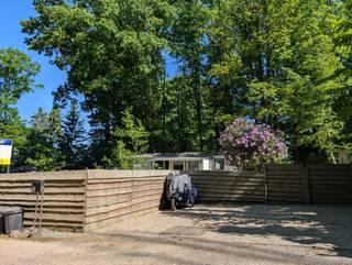 Situé dans le domaine d'Akrenbos, un domaine où il est possible de vivre à petite échelle, se trouve ce Tiny House meublé . Cet espace...