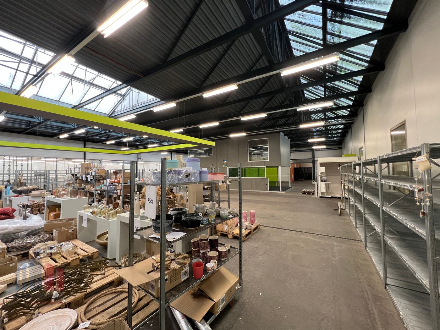 Tijdelijke opslagruimte met klein bureel te huur in Wetteren op toplocatie nabij E40 - foto 4