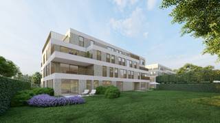 Tellhove is een stijlvol nieuwbouwproject aan de Ringlaan in Zandhoven, waar hedendaagse architectuur, duurzaam wonen en hoog wooncomfort harmonieus samenkomen. Het project omvat 27 hoogwaardige appartementen, ontworpen met bijzondere aandacht voor ruimte, licht en leefkwaliteit.<br /><br />Grote raampartijen en ruime terrassen zorgen voor een mooie verbinding tussen binnen en buiten, terwijl de doordachte indelingen optimaal wooncomfort garanderen. Dankzij de ruime afwerkingsbudgetten voor keuken, sanitair en vloerafwerking personaliseert u uw appartement volledig volgens uw eigen smaak en woonwensen.<br /><br />De appartementen voldoen aan de BEN-normen en worden uitgerust met een geothermische warmtepomp, vloerverwarming en passieve koeling. In combinatie met zonnepanelen, hoogwaardige isolatie en een ventilatiesysteem D met warmterecuperatie resulteert dit in een aangenaam binnenklimaat, een bijzonder laag energieverbruik en een toekomstgerichte woning. Dankzij het gunstige E-peil geniet u bovendien gedurende de eerste vijf jaar van een vermindering op de onroerende voorheffing.<br /><br />Elk appartement beschikt over een private kelderberging met voldoende ruimte voor het stallen van fietsen en een laadmogelijkheid voor elektrische fietsen. Daarnaast is een centraal laadsysteem voorzien voor elektrische wagens. Ondergrondse autostaanplaatsen en een beperkt aantal afgesloten garageboxen zijn beschikbaar en worden afzonderlijk aangeboden.<br /><br />De ligging combineert de rust van een aangename woonomgeving met alle dagelijkse voorzieningen binnen handbereik. Winkels, scholen, horeca, sportfaciliteiten en openbaar vervoer bevinden zich op korte afstand, terwijl de vlotte verbindingen met Antwerpen en Turnhout zorgen voor een uitstekende bereikbaarheid.<br /><br />De verkoop gebeurt onder het btw-stelsel. Onder de geldende voorwaarden kunnen kopers bovendien genieten van het verlaagde btw-tarief van 6%, waardoor Tellhove niet alleen een aantrekkelijke keuze is voor wie op zoek is naar een energiezuinige nieuwe thuis, maar ook voor investeerders die kiezen voor een duurzame en waardevaste investering.