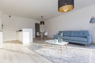 Vous devez avoir visité cet appartement ! Le long hall d'entrée vous invite dans l'espace de vie lumineux avec une cuisine ouverte...