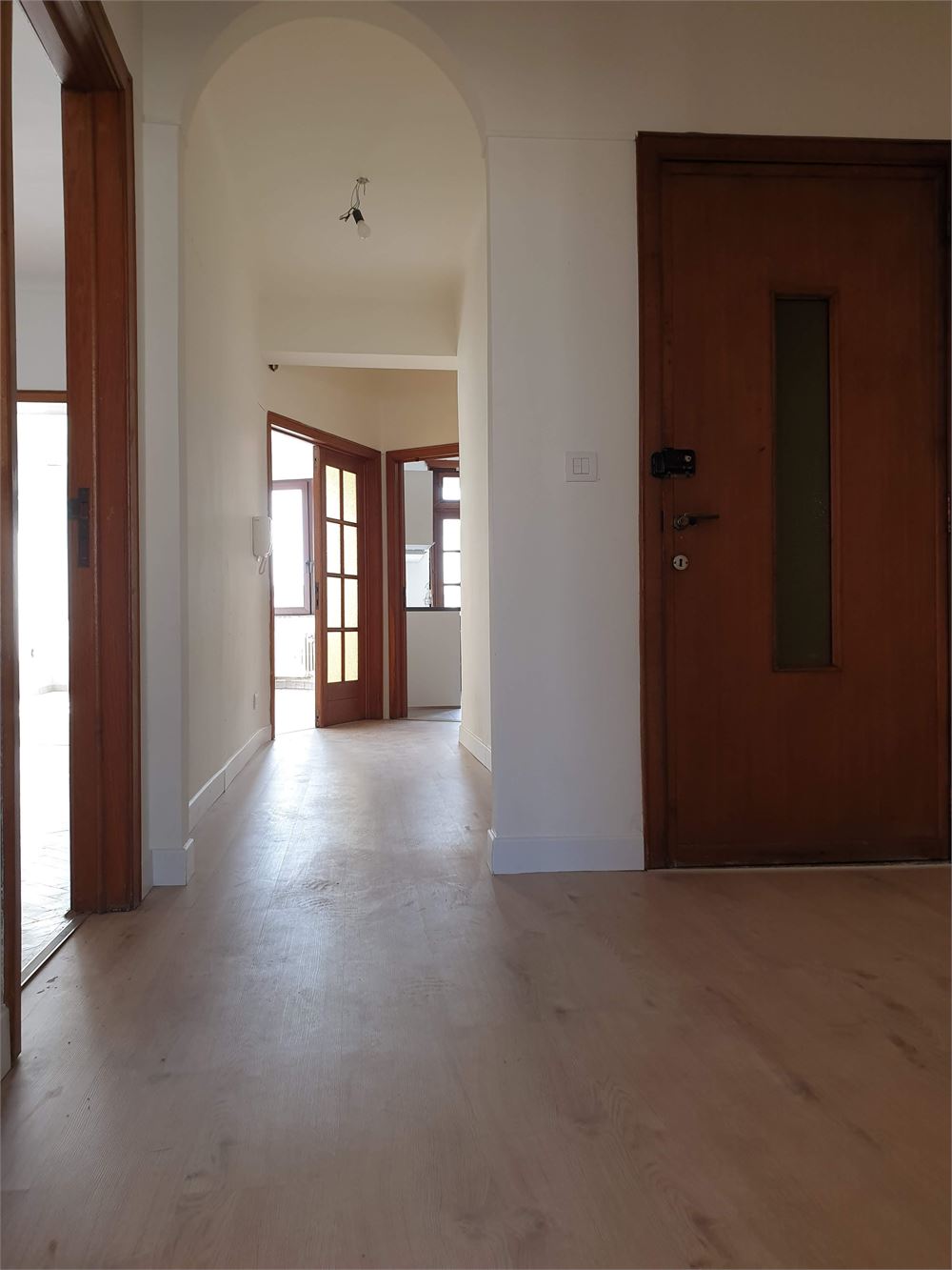 Mooi centraal gelegen appartement met 2 slaapkamers! - foto 2