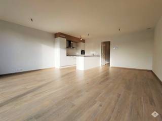 Dit instapklare gelijkvloers appartement met privétuin is ideaal gelegen in het centrum van Buggenhout, op wandelafstand van winkels, openbaar...