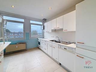 SCHAERBEEK, vlakbij het Josaphatpark, het Albertpark en het openbaar vervoer, mooi licht appartement met 2 slaapkamers van ± 70 m² op de...