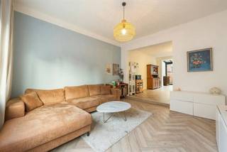  Op zoek naar een lichtrijk, charmant gelijkvloers appartement met tuin in een rustige, groene buurt?   Dan is dit jouw plek! Dit...