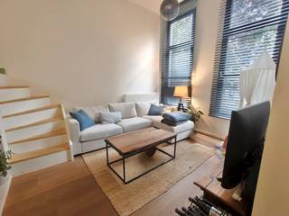 Een instapklaar, energiezuinig appartement met een heerlijke buitenruimte, midden in de stad. Gelegen aan een autoluw plein, op wandelafstand van het hippe Nieuw Zuid, bieden wij dit prachtig ingedeelde 3-slaapkamerappartement aan. Goede verbinding met Antwerpse ring, E19 en A12.<br /><br />Met een uitstekend EPC B-label ben je hier bovendien helemaal klaar voor een duurzame en energiezuinige toekomst.<br /><br />Unieke indeling en een zee van licht.<br />Bij het binnenkomen valt meteen het doordachte en ruimtelijke karakter op. De leefruimtes vloeien harmonieus in elkaar over dankzij een uniek architecturaal concept.<br /><br />Ruimte voor het hele gezin (of gasten!)<br />Het appartement beschikt over maar liefst 3 volwaardige slaapkamers en 2 badkamers, wat deze woning uitzonderlijk comfortabel maakt. Daarbij is er ook toegang tot een gedeelde fietsenkelder.<br /><br />De ligging is simpelweg onklopbaar. Gezellige bakkers, lokale winkels, supermarkten en scholen liggen letterlijk om de hoek. Hippe hotspots, restaurants en parken van Nieuw Zuid liggen op wandelafstand. Je auto staat zo op de Antwerpse Ring, E19 of de A12.