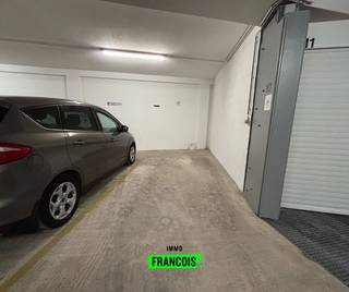 Een felbegeerde parkeerplaats in de drukke badstad gezocht? Wij bieden u de toegang aan tot het volledig afgesloten garagecomplex.Het betreft hier...