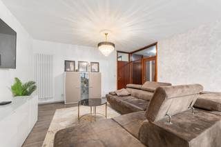 Te koop: ruim appartement in de August Wautersstraat, hartje centrum Temse, nabij scholen, openbaar vervoer en invalswegen.Dit appartement biedt een...