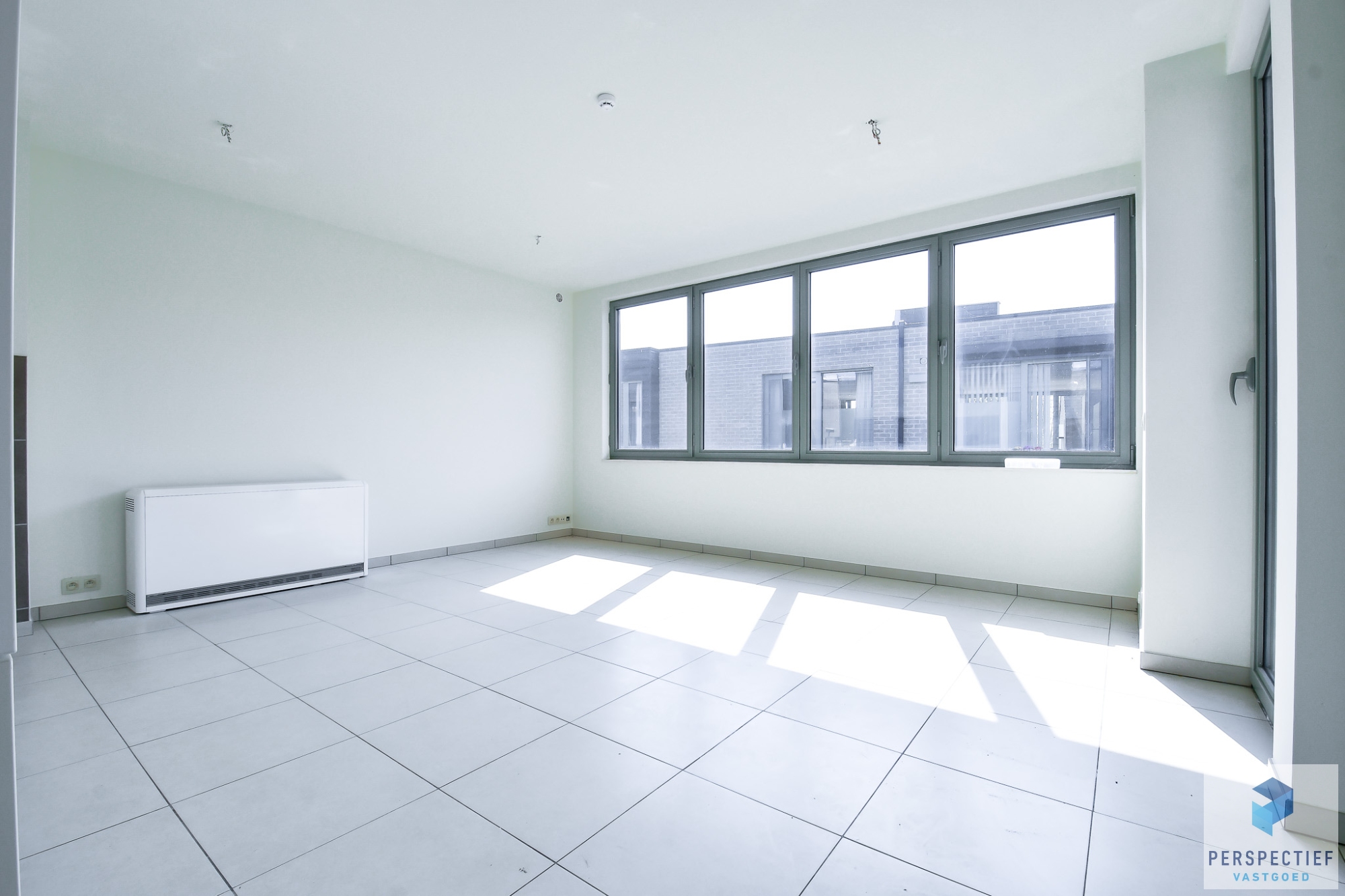 INSTAPKLAAR 2 slaapkamer appartement met terras incl. AUTOSTAANPLAATS en kelder - foto 4