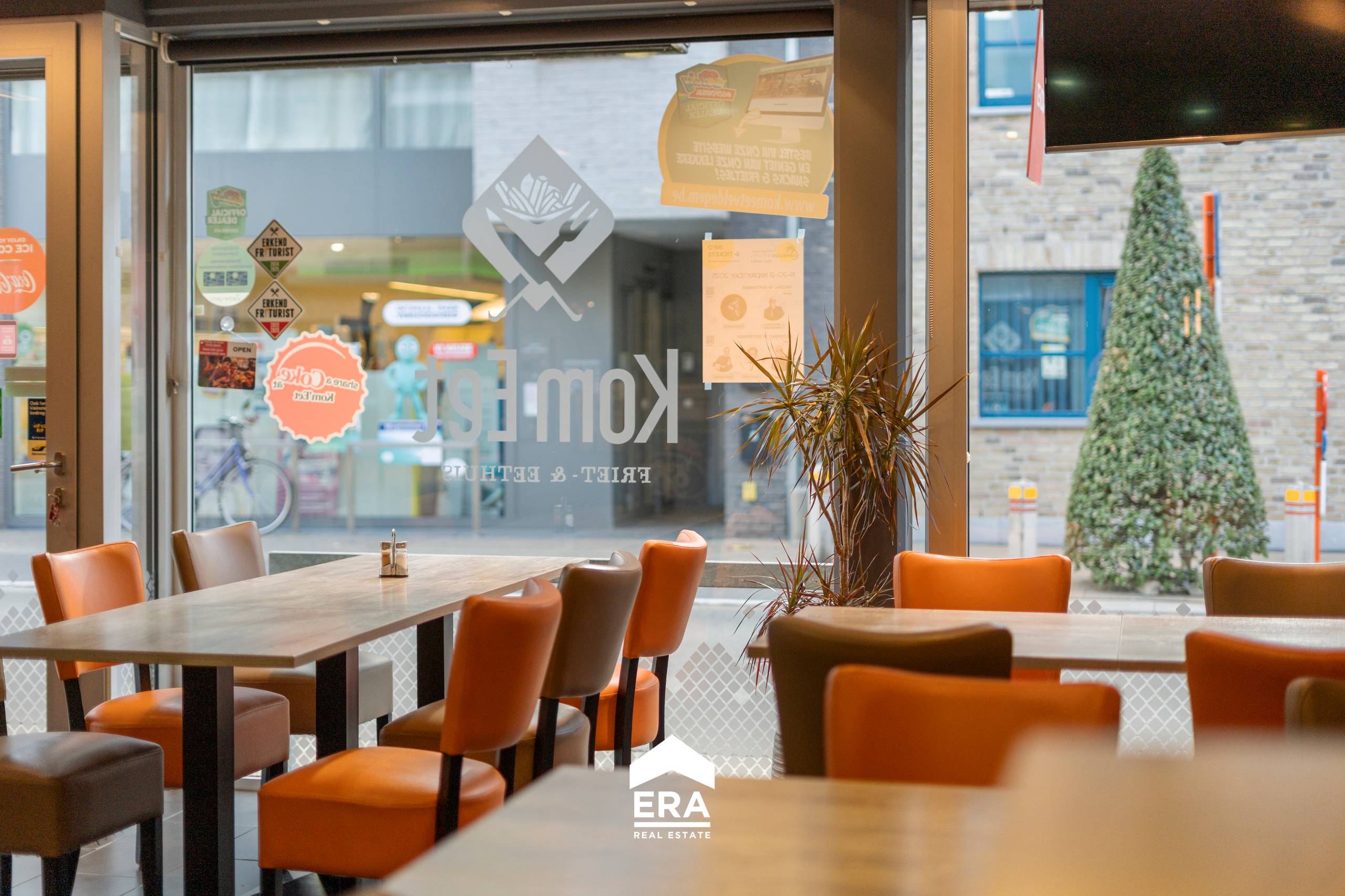 Handelspand met ruime woonst in centrum Veldegem - foto 1