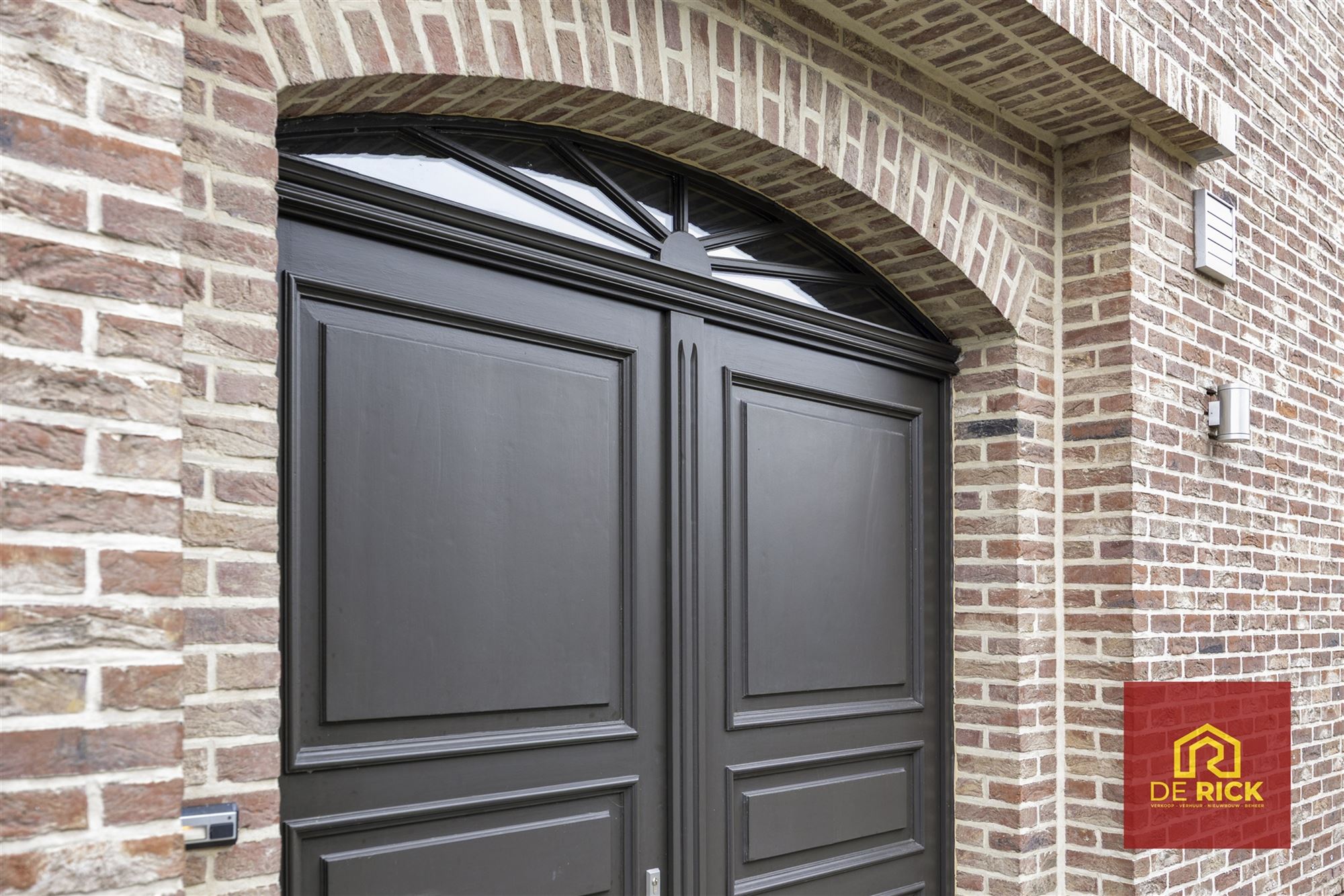 Veelzijdige woning met atelier en ruim magazijn.  - foto 2