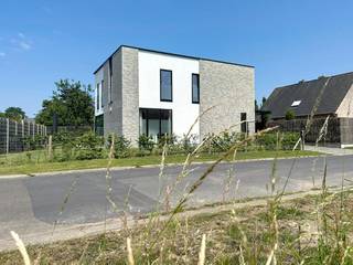 Bezoekmomenten 10-08 & 11-08 mits het maken van een afspraak.Energiezuinige vrijstaande woning (bouwjaar 2023) gelegen in een rustige, residentiële...