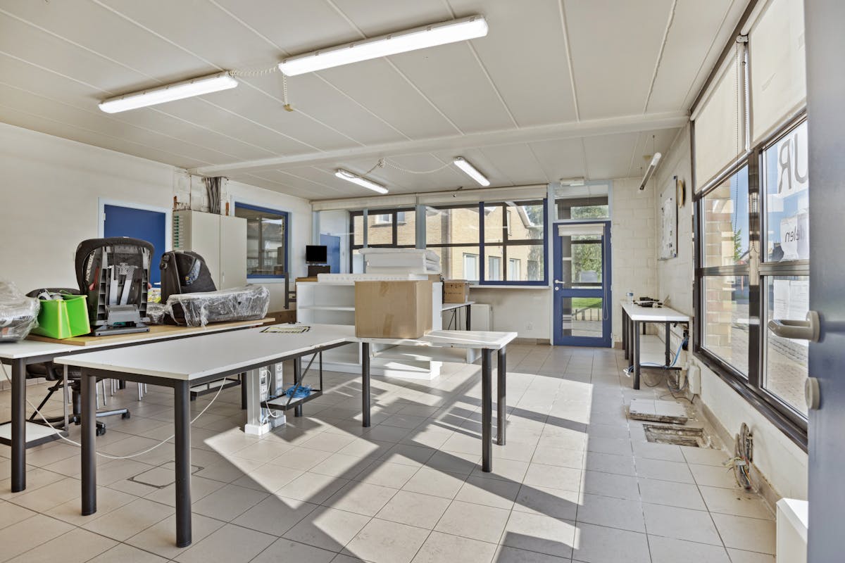 Polyvalent bedrijfsgebouw met woonst in Avekapelle/Veurne - foto 4