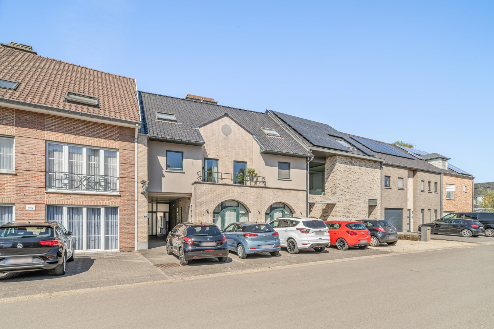 Gelijkvloersappartement (96m²) met 1 a 2 slaapkamers met ruim terras en standplaats - met achterliggende polyvalente ruimte (148 m²) - foto 4