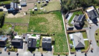In Serskamp deelgemeente van Wichelen bieden wij u deze rustig gelegen bouwgrond voor 3 bouwloten waarvan 2 halfopen respectievelijk (427 m² - 515...
