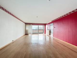 For rent: ready-to-move-in apartment on the fifth floor near the center of BoomLayout:- entrance hall with built-in cupboards- living room-...