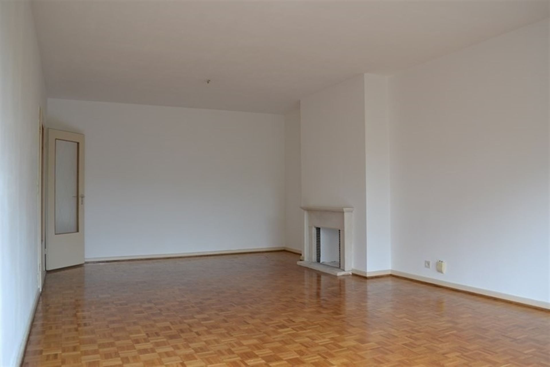 Ruim en lichtrijk 3 slaapkamer appartement op een strategische locatie in de EU wijk - foto 4