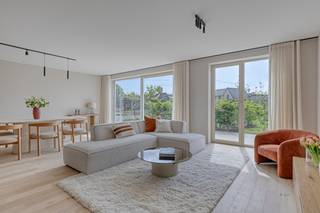 Dit prachtige, instapklare nieuwbouwappartement bevindt zich op een toplocatie vlak bij het bruisende centrum van Vichte, met alle...
