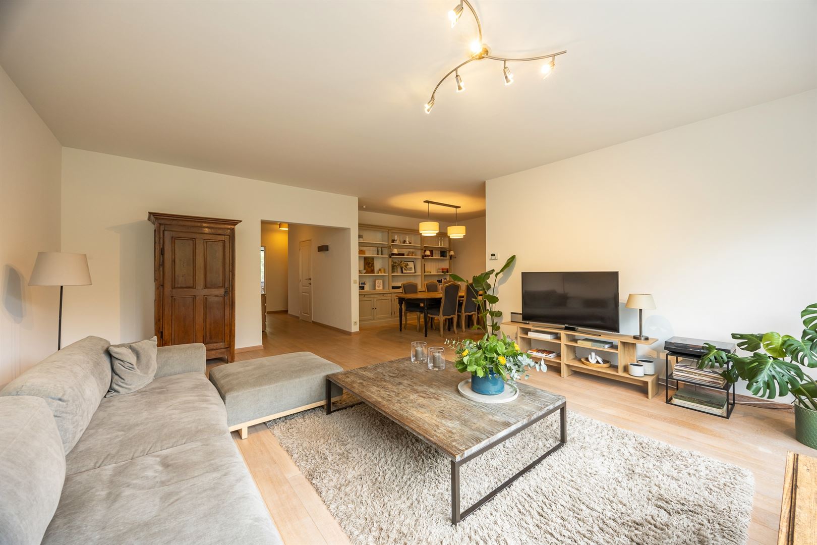 Verzorgd en ruim appartement met 2 slk en garagebox. - foto 5