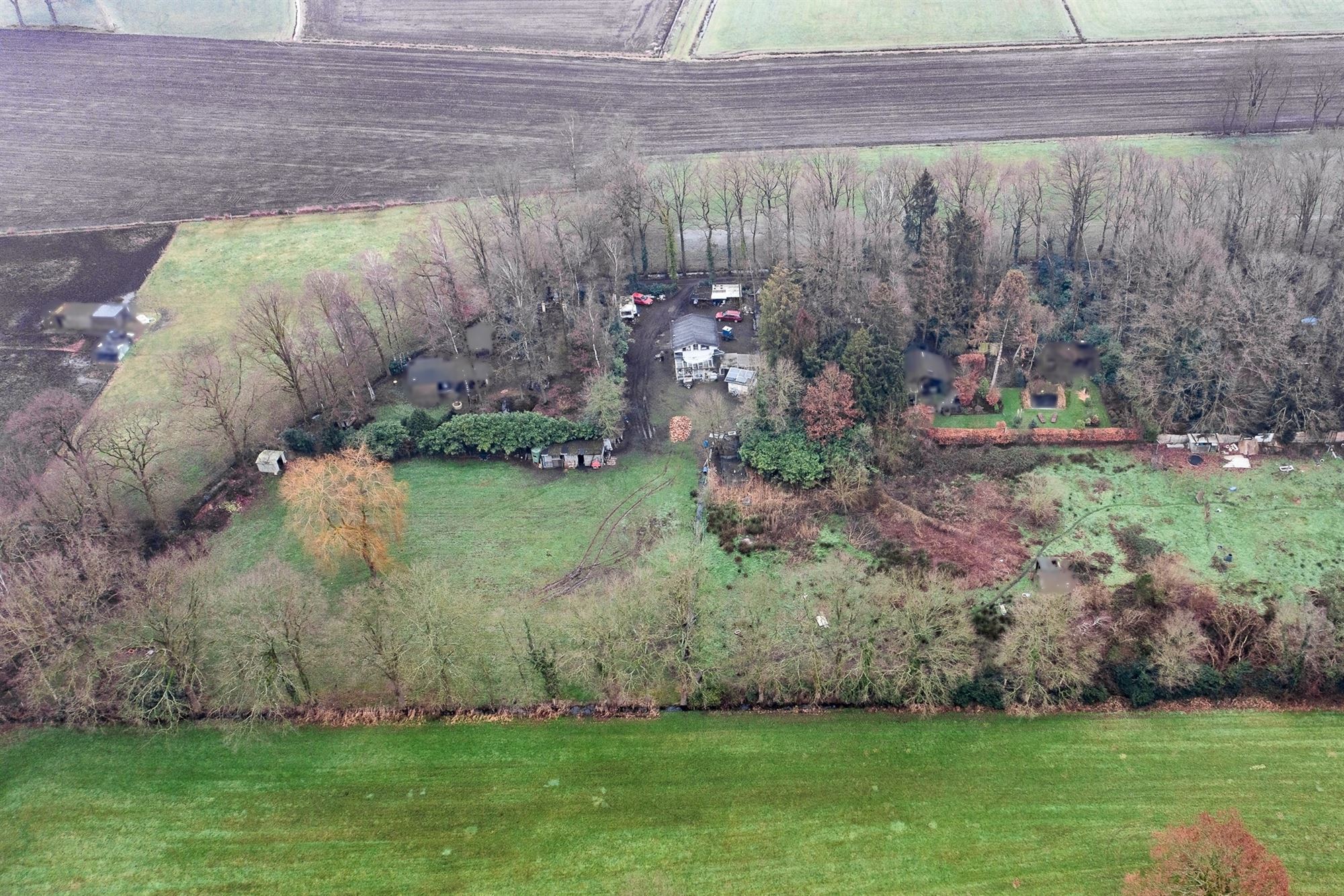 Weekendverblijf (1948m²) met achterliggend weiland (3378m²) - foto 3