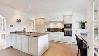 Ontdek deze stijlvolle en recente koppelwoonst, rustig gelegen op wandelafstand van Duinenwater, het strand en het bruisende centrum van...